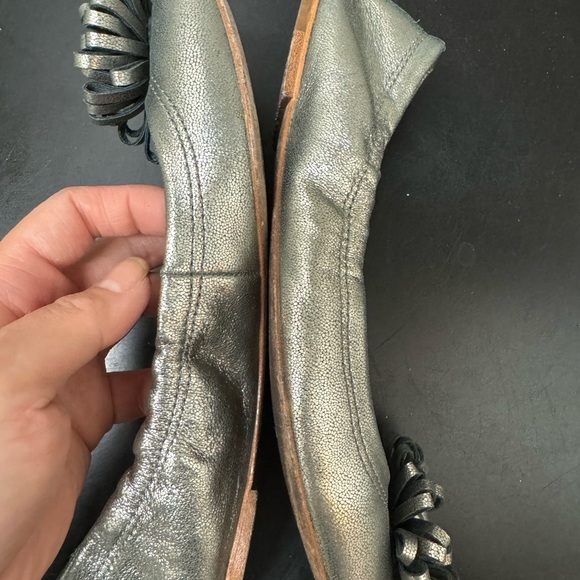 Coach slipped on - Picture 2 of 4